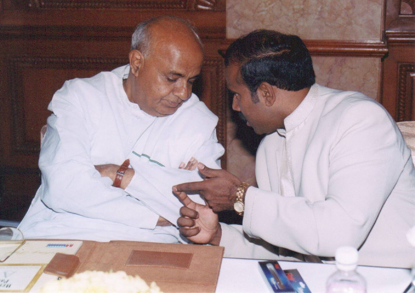 Dr. K.A. Paul in private counsel with former Indian Prime Minister H.D. Deve Gowda